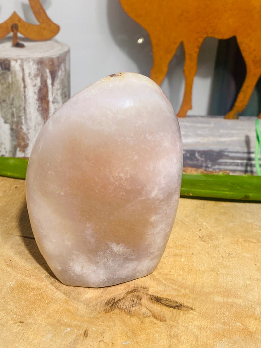 Kirschblüten Chalcedon freie Form 7,8 cm / 295 Gramm - Heilstein