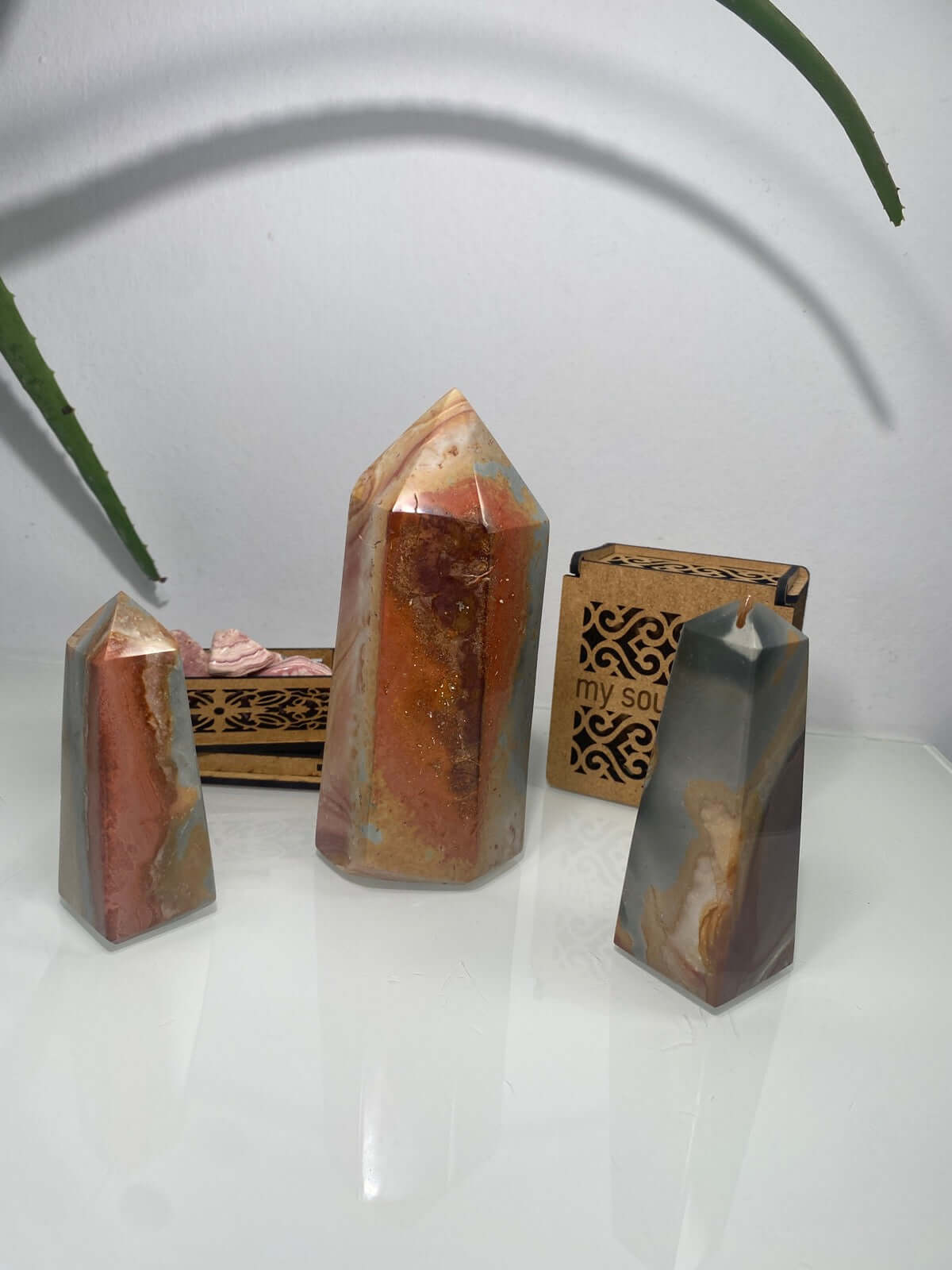 Polychrom JASPIS Obelisk 145 Gramm / 8,8 cm (Unikat) - Heilstein