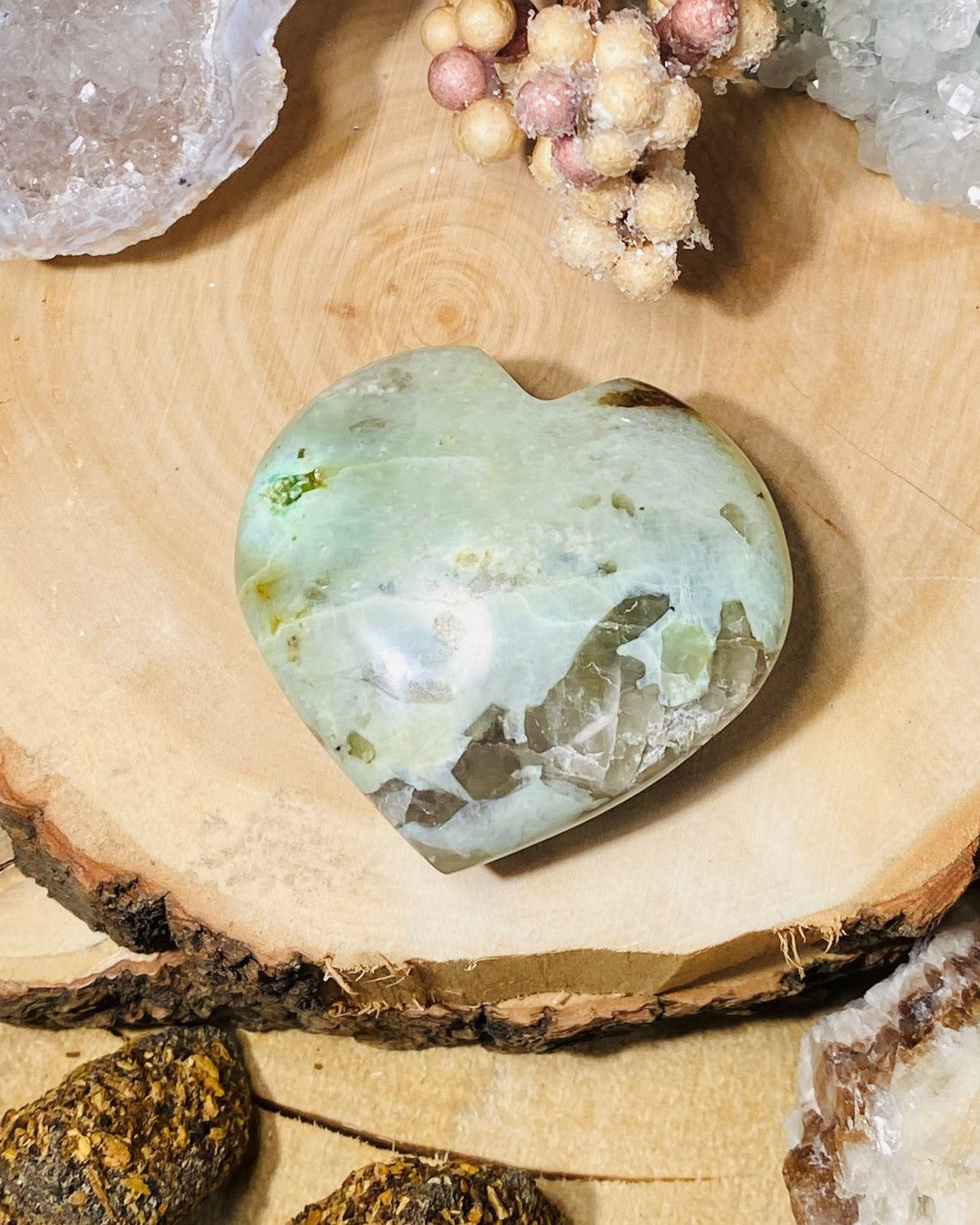Herz aus Garnerit auch grüner Mondstein genannt, als Kategoriebild für Herzen 