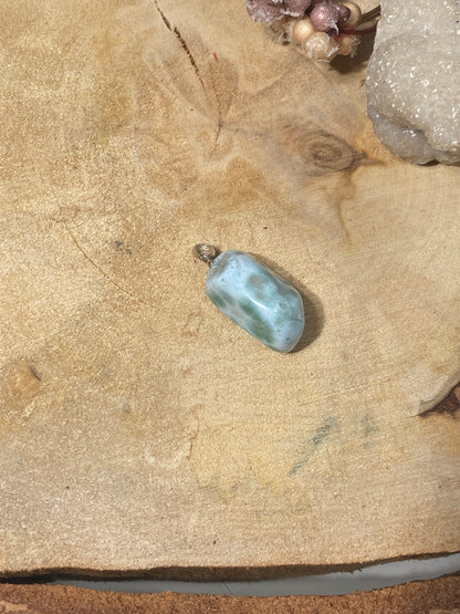 Larimar Kettenanhänger mit 925er Silberschlaufe (Unikat)