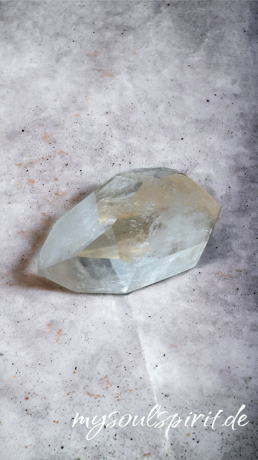 Bergkristall Meditationsstein 127 Gramm / 7,7 cm (Unikat)