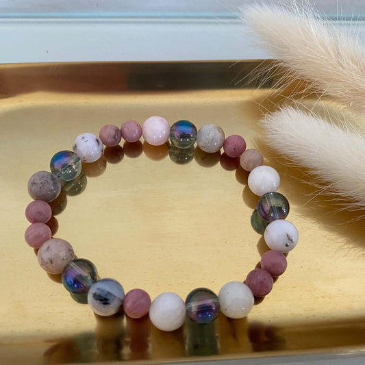 Individuelles - ARMBAND mit 6 - 8 mm Perlen handgefertigt Sonderanfertigung auf goldenem Tablett