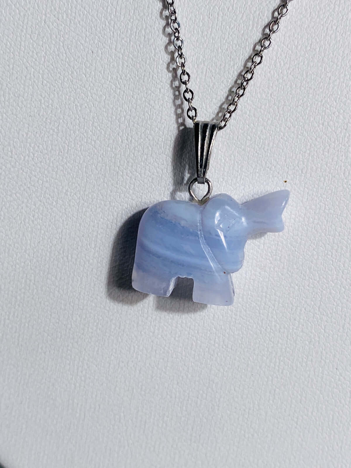 Blauer CHALCEDON Anhänger "Elefant"