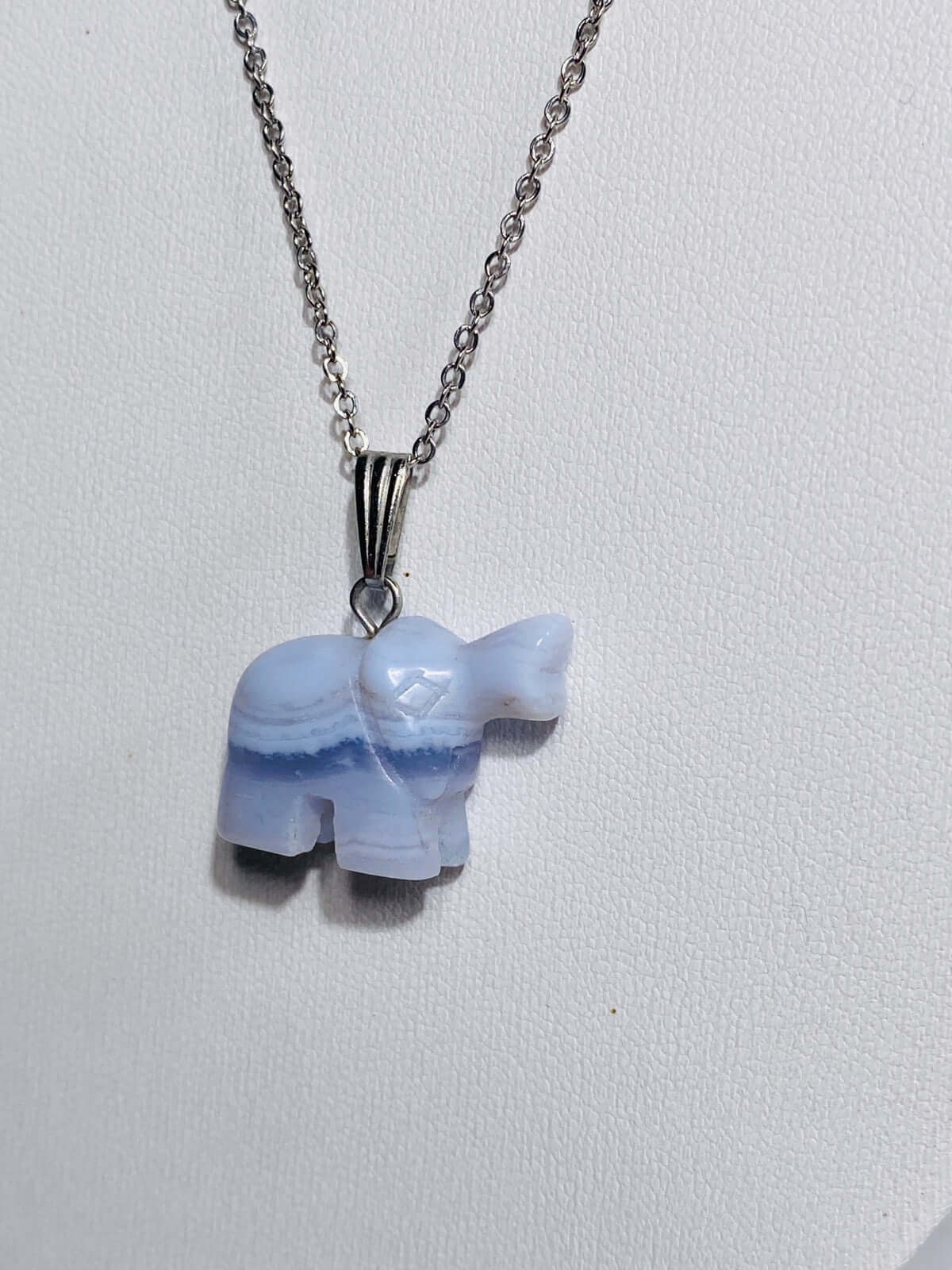 Blauer CHALCEDON Anhänger "Elefant"