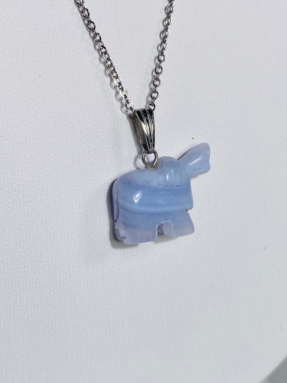 Blauer CHALCEDON Anhänger "Elefant"