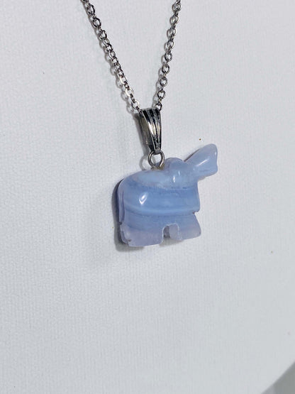 Blauer CHALCEDON Anhänger "Elefant"