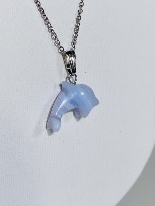 Blauer CHALCEDON Anhänger "Delfin"